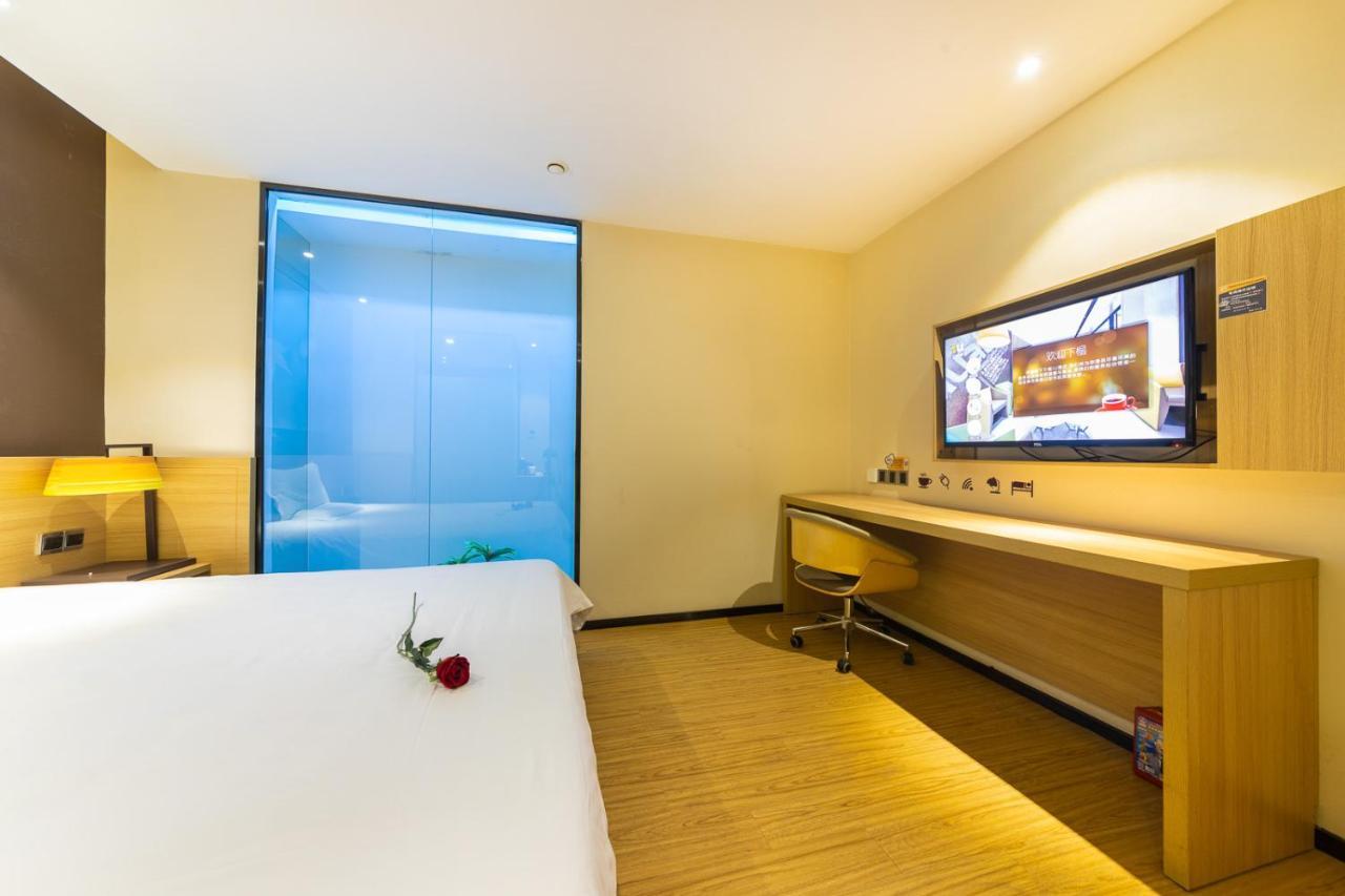 Iu Hotel Chongqing Jiefangbei מראה חיצוני תמונה